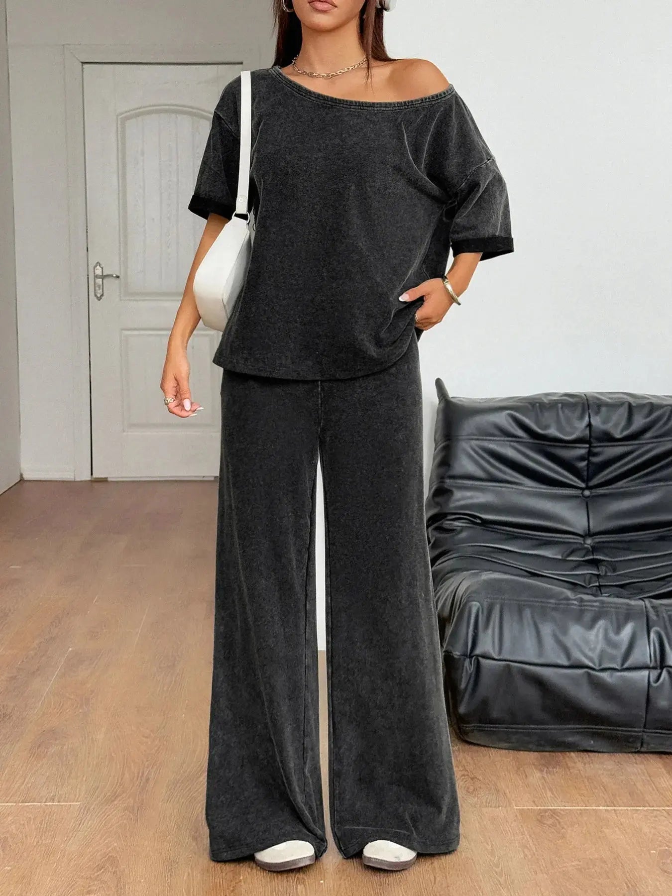 Slip into understated elegance with this boat neck top and wide-leg pants set, designed for comfort without compromising style. The top features a flattering boat neckline that gently frames the collarbone, while the relaxed fit drapes beautifully over the body. It’s a silhouette that feels both timeless and modern, perfect for casual days or elevated lounging.
The wide-leg pants offer a breezy, elongating shape that moves with ease. A high-rise waist and subtle tailoring create a polished look, while the