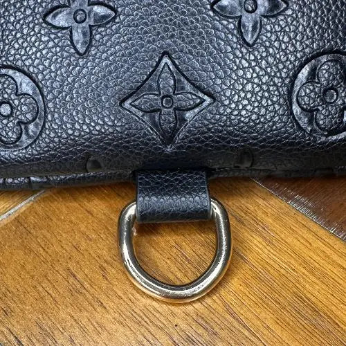 This classic designer-style crossbody bum bag combines timeless elegance with practical functionality. Crafted for those who appreciate refined fashion, it offers a sleek silhouette and adjustable strap for comfortable, hands-free wear. Ideal for carrying essentials securely while maintaining a sophisticated look, this bag is perfect for everyday use or stylish outings.