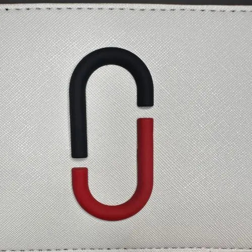 Channel the iconic style of Marc Jacobs with this Snapshot-inspired crossbody—a compact, structured silhouette that blends bold design with everyday function. Crafted from smooth faux leather, it features a dual-zip top closure and a color block palette that adds instant personality to any outfit.
