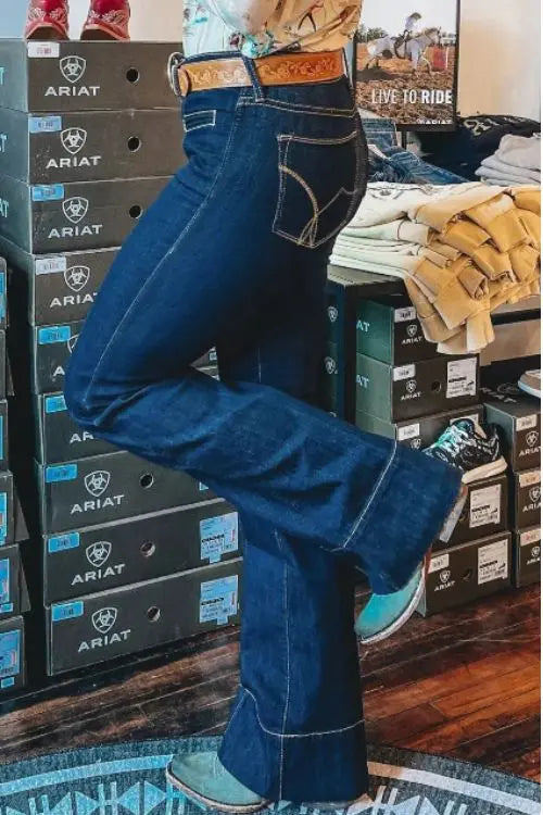Elevate your denim collection with these Deep Wash Straight Jeans, designed for effortless sophistication and everyday wear. The rich deep wash adds a polished touch, making these jeans a staple for both casual and refined looks. Crafted from a blend of 65% cotton, 33% polyester, and 2% elastane, they offer durability and structure while maintaining a comfortable fit.
