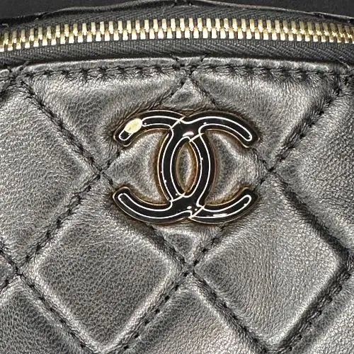 Crafted from premium materials, it offers a spacious interior, a secure magnetic closure, and an adjustable top handle, allowing for versatile carrying options—whether as a handbag or shoulder bag. Perfect for both day and evening wear, this piece blends Parisian-inspired elegance with modern functionality, making it a must-have accessory for any wardrobe.